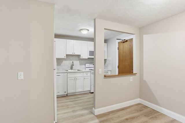 11 Davis b8, Acton, MA 01720