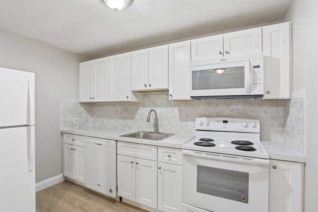 11 Davis b8, Acton, MA 01720