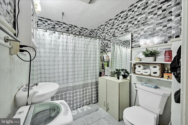 14 W JAMES ST, Lancaster, PA 17603