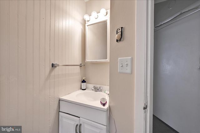 14 W JAMES ST, Lancaster, PA 17603