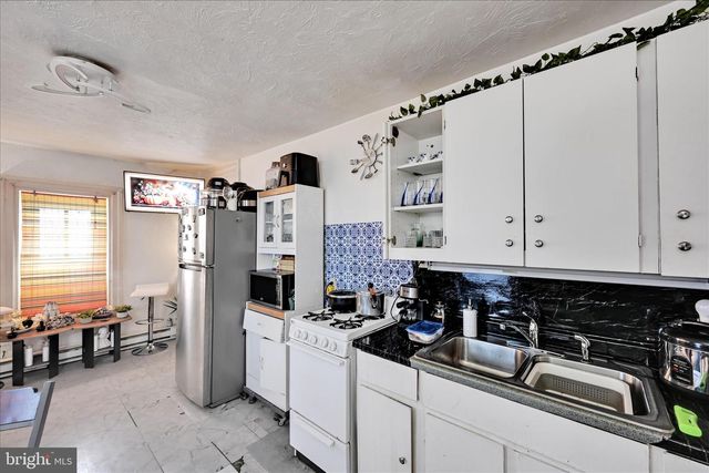 14 W JAMES ST, Lancaster, PA 17603