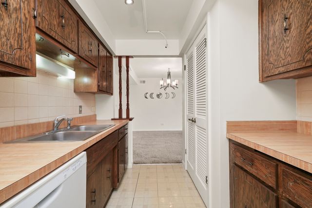 9146 W 140th Street W 3NE, Orland Park, IL 60462