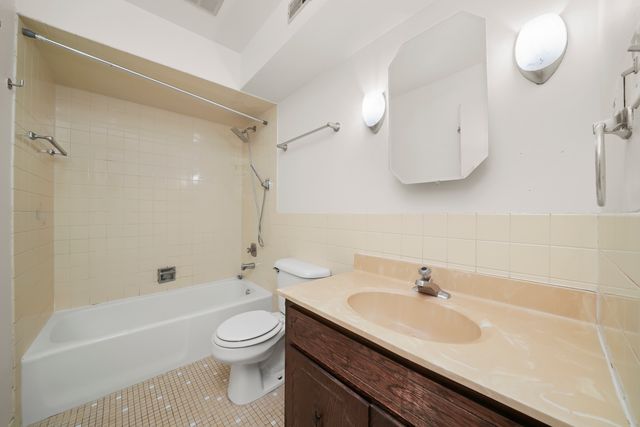 9146 W 140th Street W 3NE, Orland Park, IL 60462