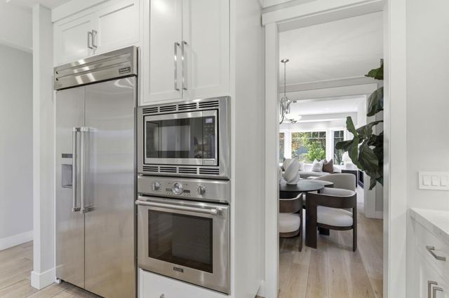 2025 Santa Cruz Avenue, Menlo Park, CA 94025