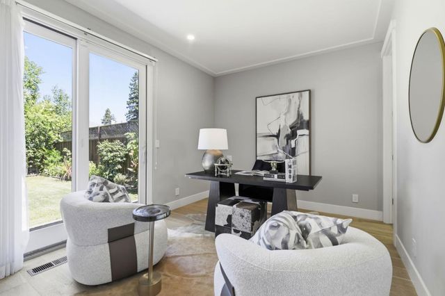 2025 Santa Cruz Avenue, Menlo Park, CA 94025