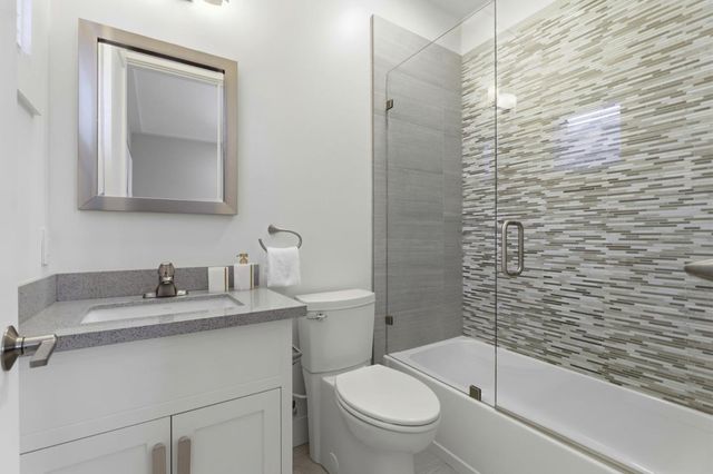 2025 Santa Cruz Avenue, Menlo Park, CA 94025
