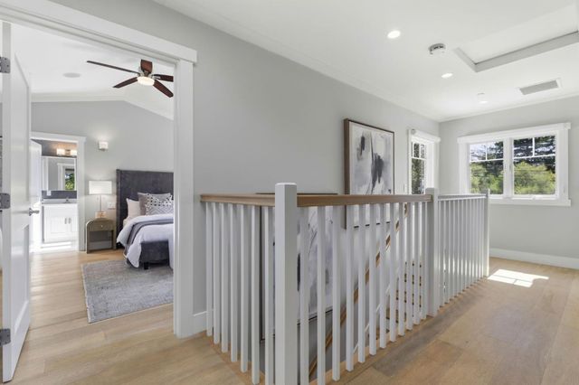 2025 Santa Cruz Avenue, Menlo Park, CA 94025