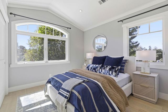 2025 Santa Cruz Avenue, Menlo Park, CA 94025