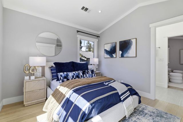 2025 Santa Cruz Avenue, Menlo Park, CA 94025