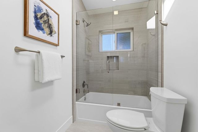 2025 Santa Cruz Avenue, Menlo Park, CA 94025