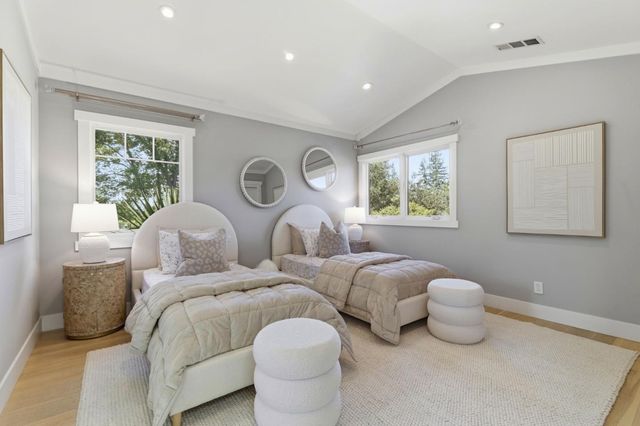 2025 Santa Cruz Avenue, Menlo Park, CA 94025