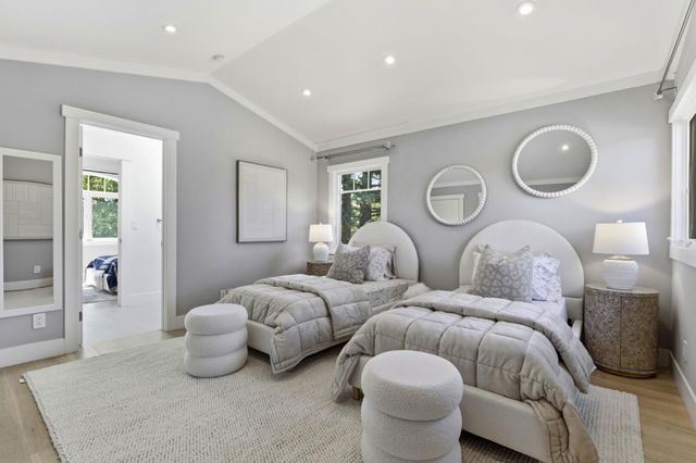 2025 Santa Cruz Avenue, Menlo Park, CA 94025