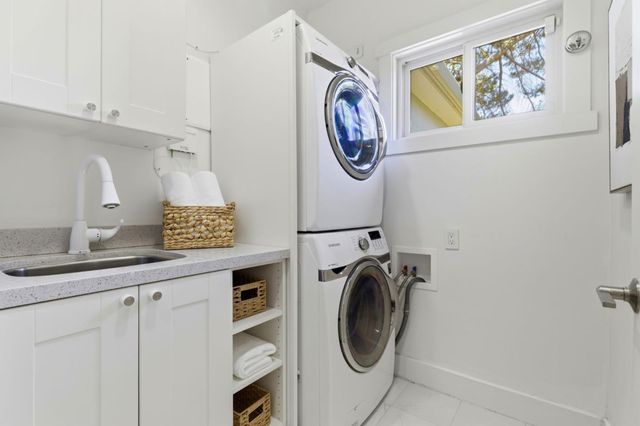 2025 Santa Cruz Avenue, Menlo Park, CA 94025