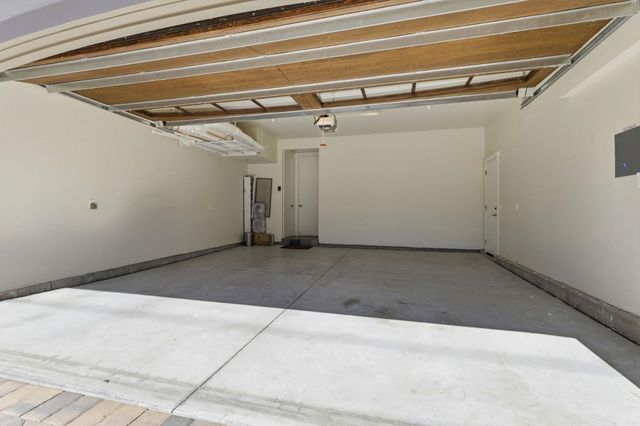 2025 Santa Cruz Avenue, Menlo Park, CA 94025