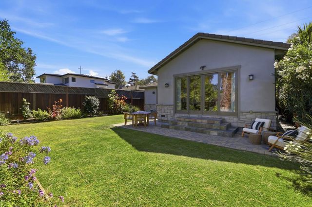 2025 Santa Cruz Avenue, Menlo Park, CA 94025