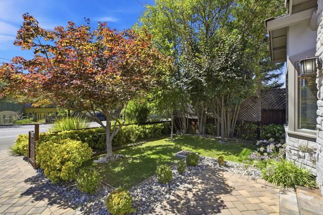 2025 Santa Cruz Avenue, Menlo Park, CA 94025