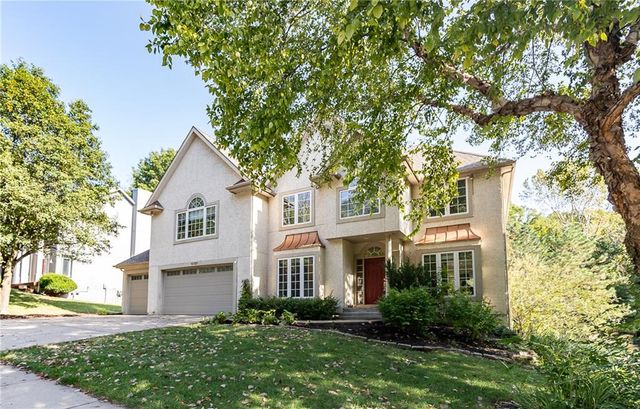10121 NW River Hills Drive, Parkville, MO 64152