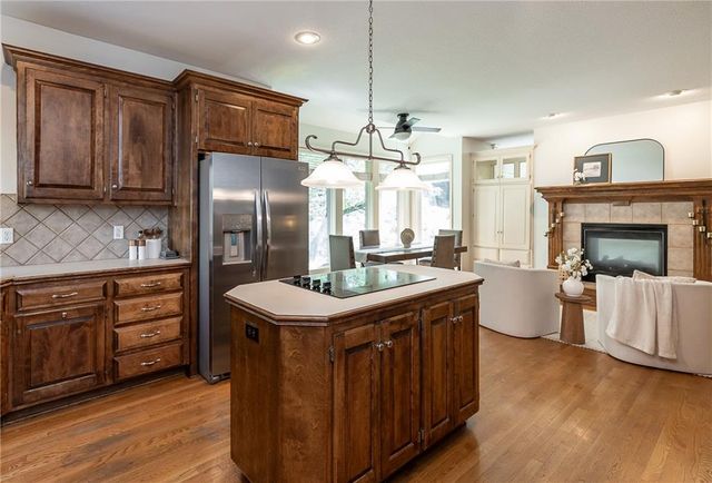 10121 NW River Hills Drive, Parkville, MO 64152