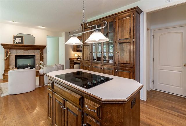 10121 NW River Hills Drive, Parkville, MO 64152