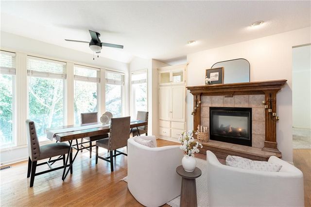 10121 NW River Hills Drive, Parkville, MO 64152