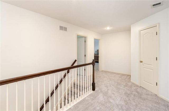 10121 NW River Hills Drive, Parkville, MO 64152