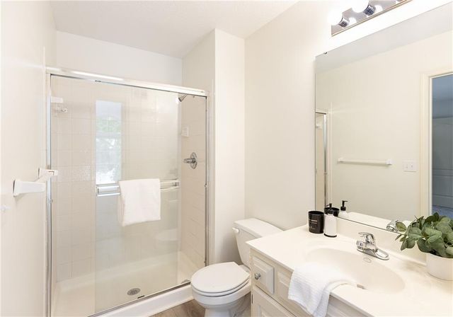10121 NW River Hills Drive, Parkville, MO 64152