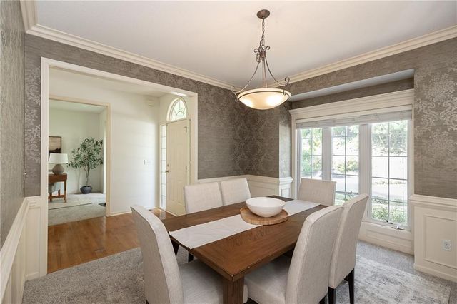 10121 NW River Hills Drive, Parkville, MO 64152