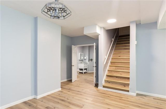 10121 NW River Hills Drive, Parkville, MO 64152