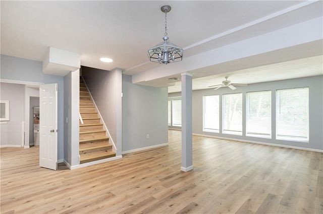 10121 NW River Hills Drive, Parkville, MO 64152