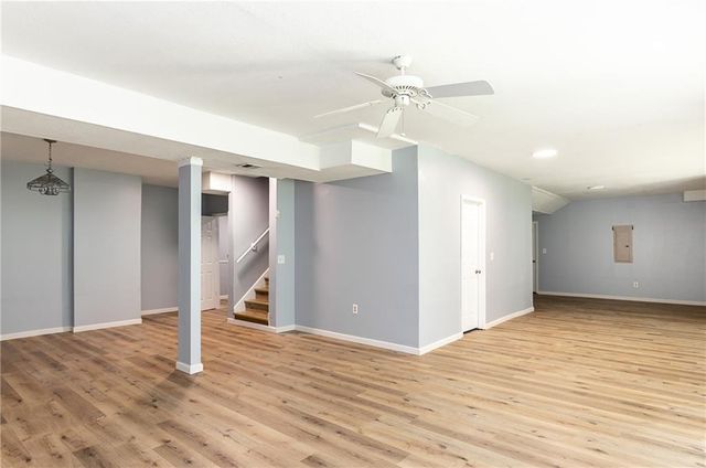 10121 NW River Hills Drive, Parkville, MO 64152