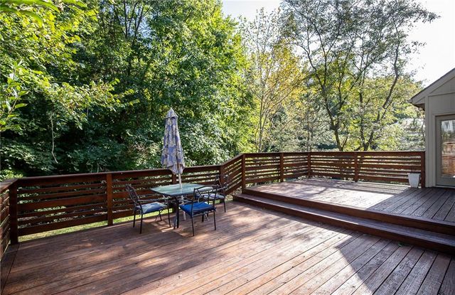 10121 NW River Hills Drive, Parkville, MO 64152