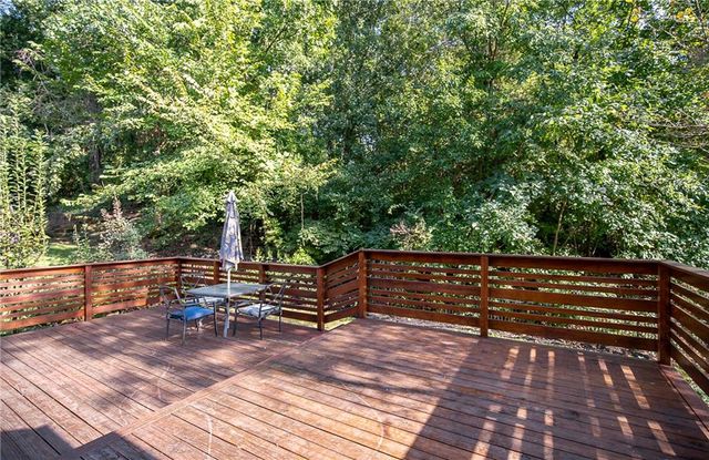 10121 NW River Hills Drive, Parkville, MO 64152