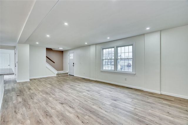 20 Sandoris Cir, Irondequoit, NY 14622