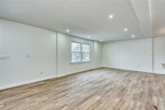 20 Sandoris Cir, Irondequoit, NY 14622