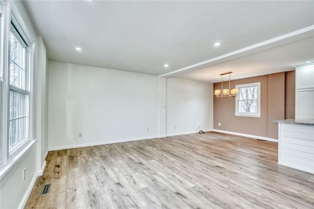 20 Sandoris Cir, Irondequoit, NY 14622