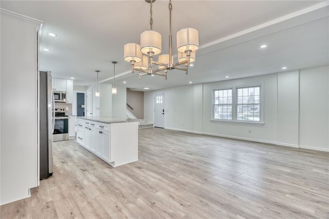 20 Sandoris Cir, Irondequoit, NY 14622