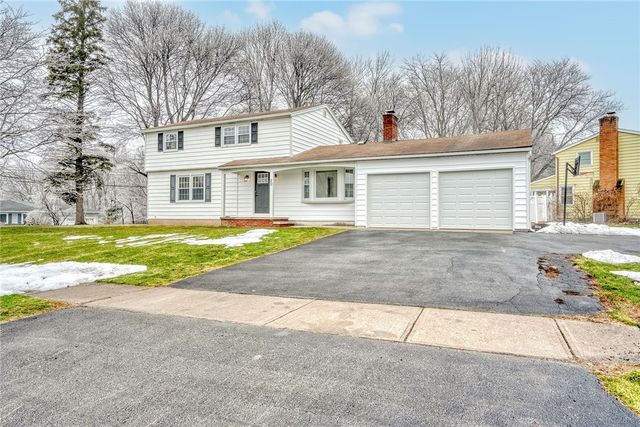 20 Sandoris Cir, Irondequoit, NY 14622