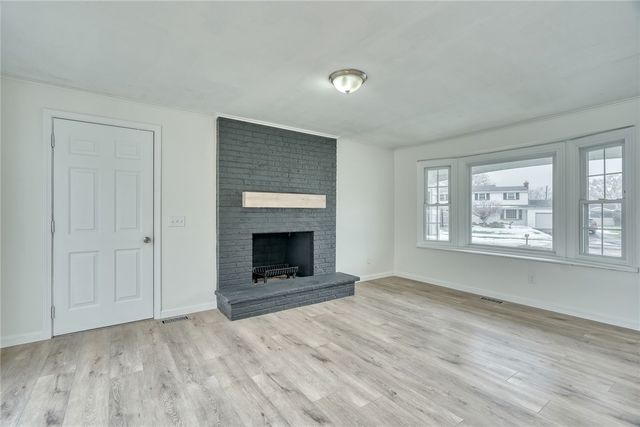 20 Sandoris Cir, Irondequoit, NY 14622