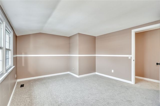 20 Sandoris Cir, Irondequoit, NY 14622