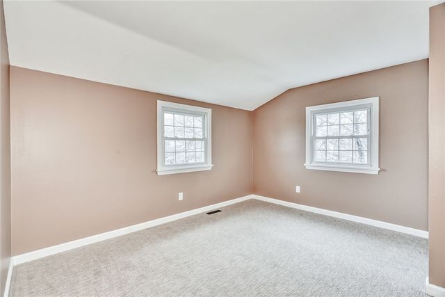 20 Sandoris Cir, Irondequoit, NY 14622