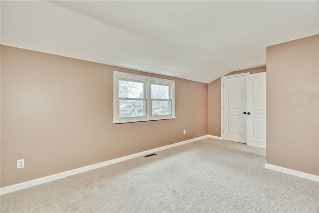 20 Sandoris Cir, Irondequoit, NY 14622