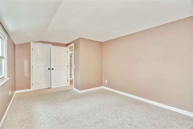 20 Sandoris Cir, Irondequoit, NY 14622