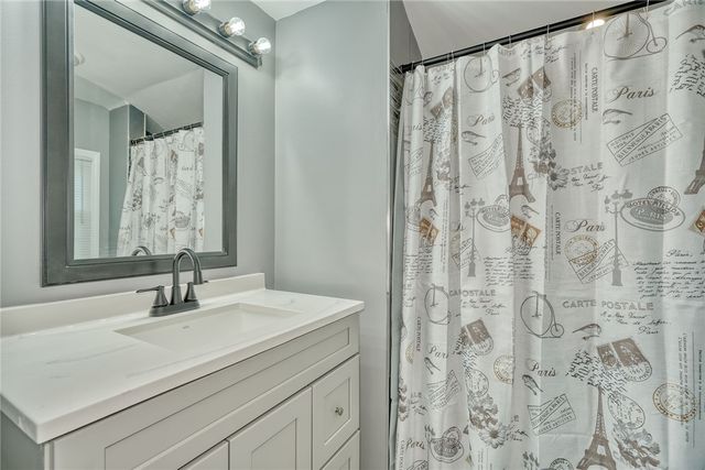 20 Sandoris Cir, Irondequoit, NY 14622