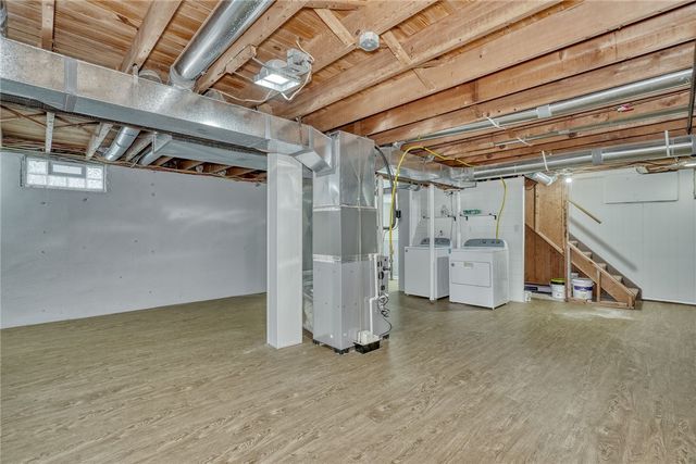 20 Sandoris Cir, Irondequoit, NY 14622