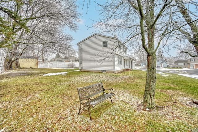 20 Sandoris Cir, Irondequoit, NY 14622