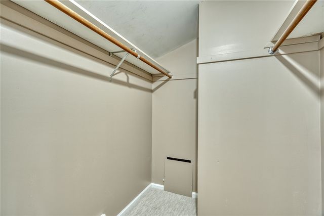 20 Sandoris Cir, Irondequoit, NY 14622