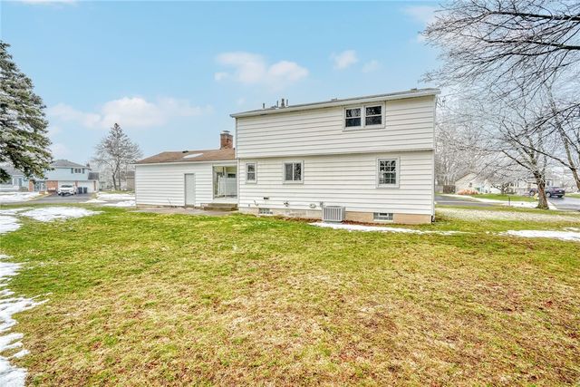 20 Sandoris Cir, Irondequoit, NY 14622