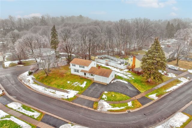 20 Sandoris Cir, Irondequoit, NY 14622