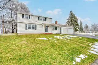 20 Sandoris Cir, Irondequoit, NY 14622