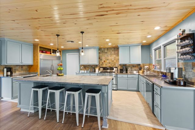 28 Rambling Rd., Longview, TX 75604